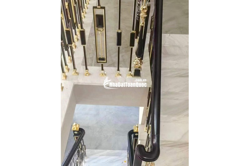 Tôi cho thuê nhà Nhà hàng, VP, KD, Hoàng Văn Thái, 98m2x 5T vỉa hè 30 Tr